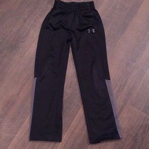 Good condition! Under Armour black and gray pants.